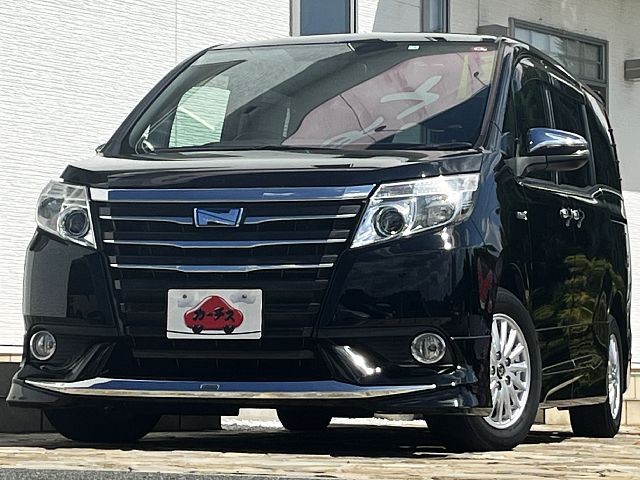 Toyota Noah Hybrid 2014