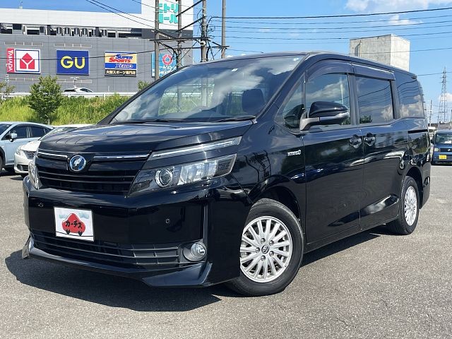 Toyota voxy hybrid 2014