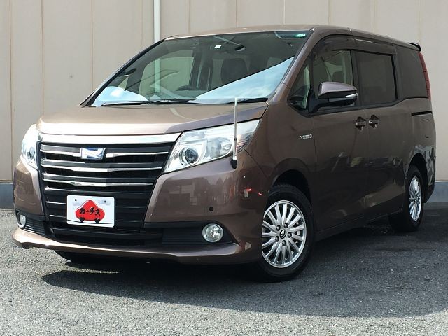 Toyota Noah Hybrid 2014