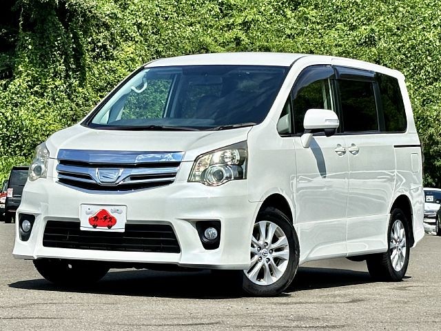 Toyota Noah 2010